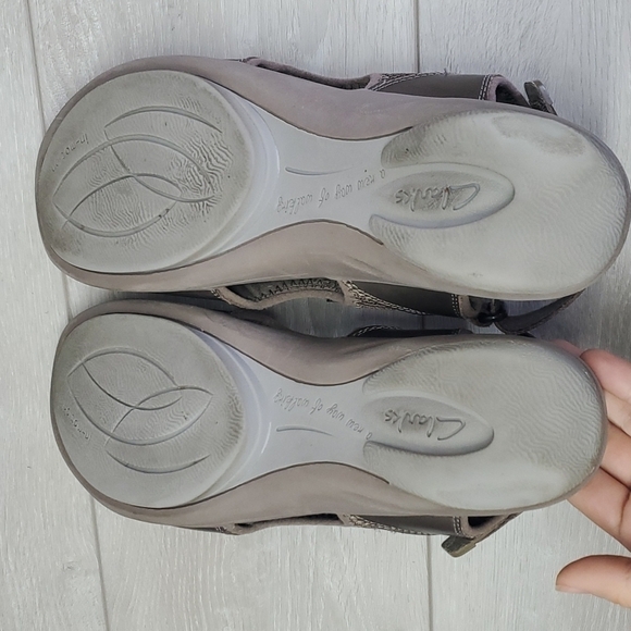 Clarks Women Outdoor Comfort Motion Thorn  Sandals Hook&loop shoes sz 10M - Picture 9 of 11